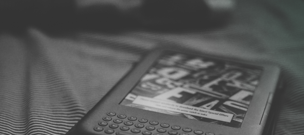 Mobiel in je bed steigerhouten bed